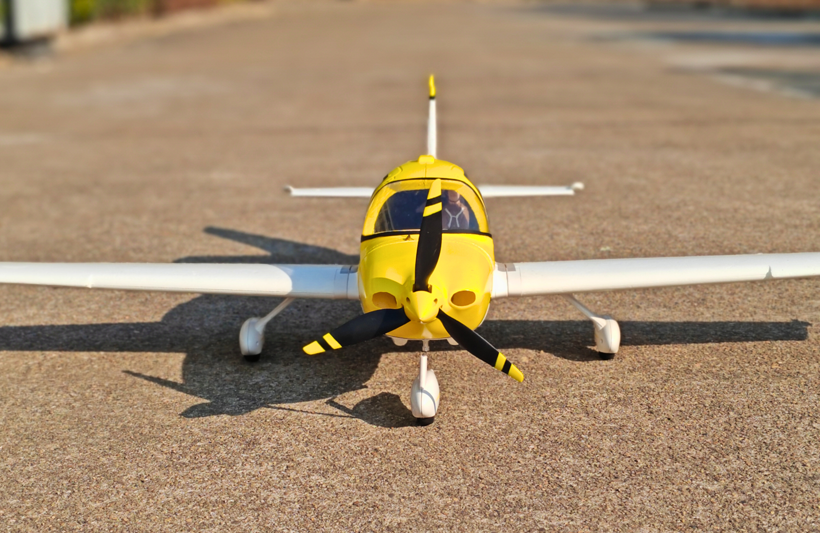 Dynam Cirrus SR22 V3 Trainer 3S 4S Yellow RC Beginner Scale Plane 1.4m Flaps DY8936YL