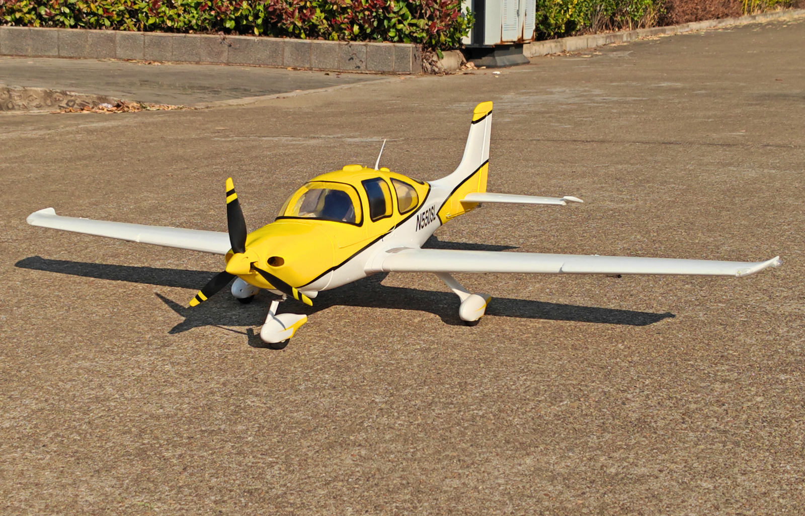 Dynam Cirrus SR22 V3 Trainer 3S 4S Yellow RC Beginner Scale Plane 1.4m Flaps DY8936YL