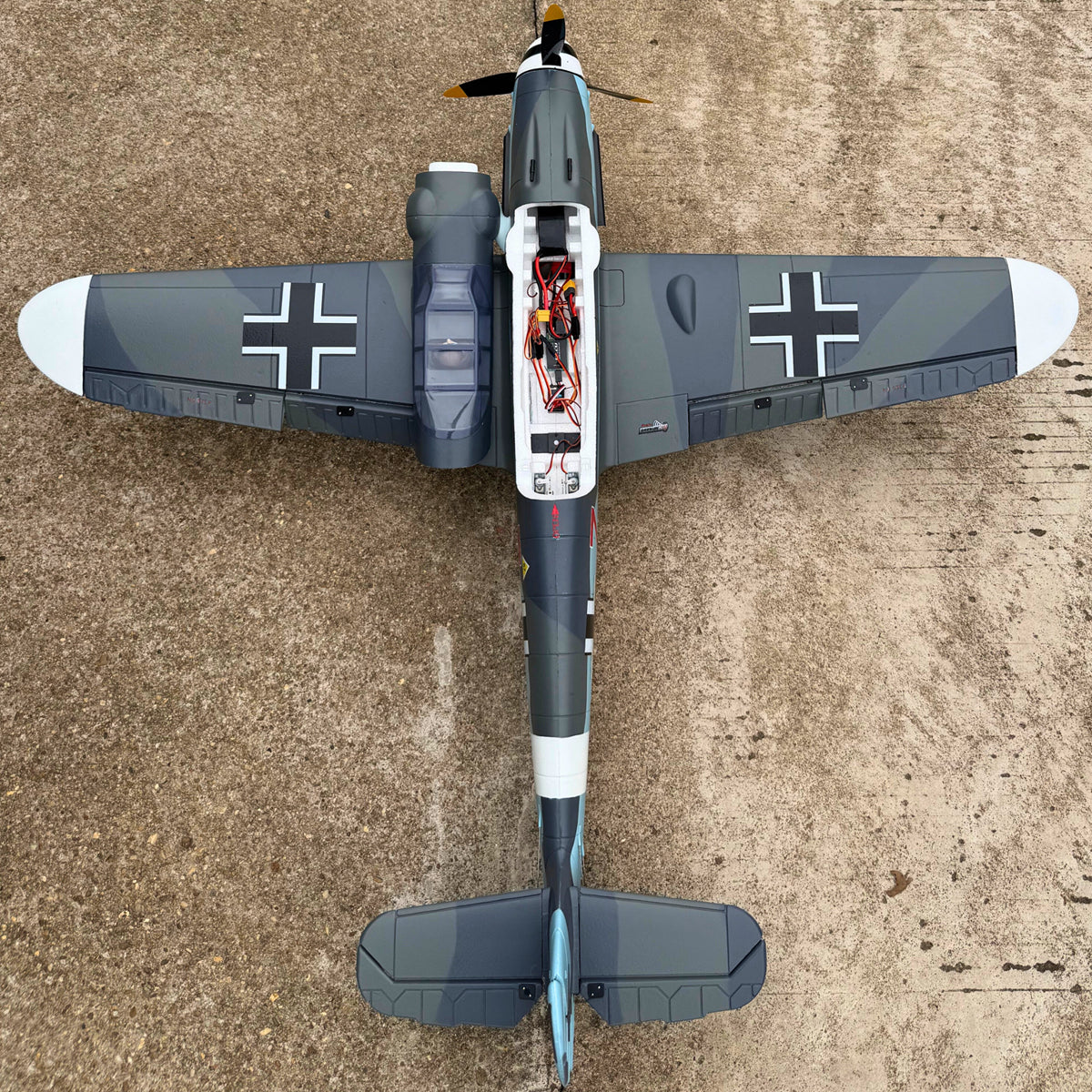 Avion de guerre télécommandé Dynam Messerschmitt BF-109 V2 4S 1300 mm avec volets