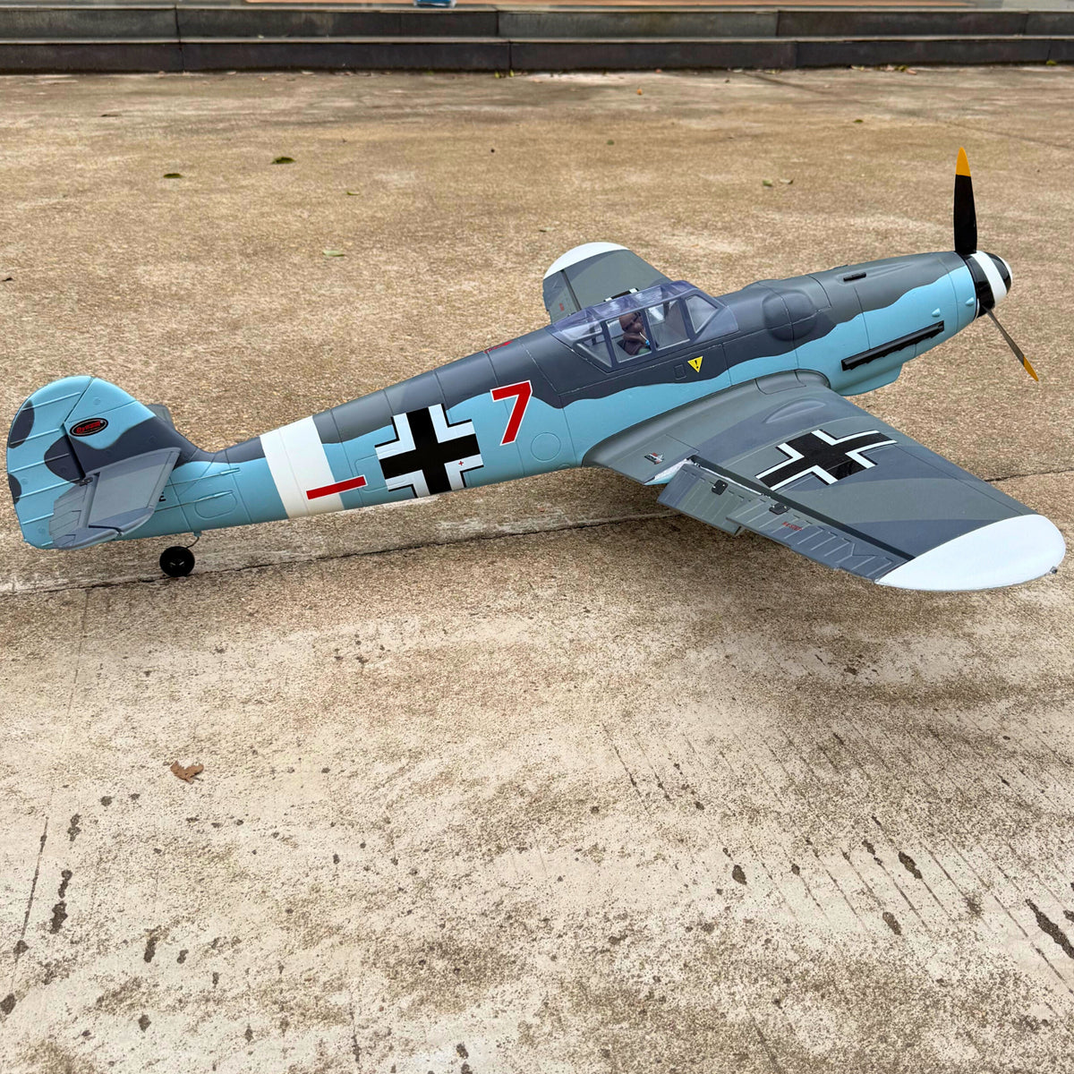 Avion de guerre télécommandé Dynam Messerschmitt BF-109 V2 4S 1300 mm avec volets