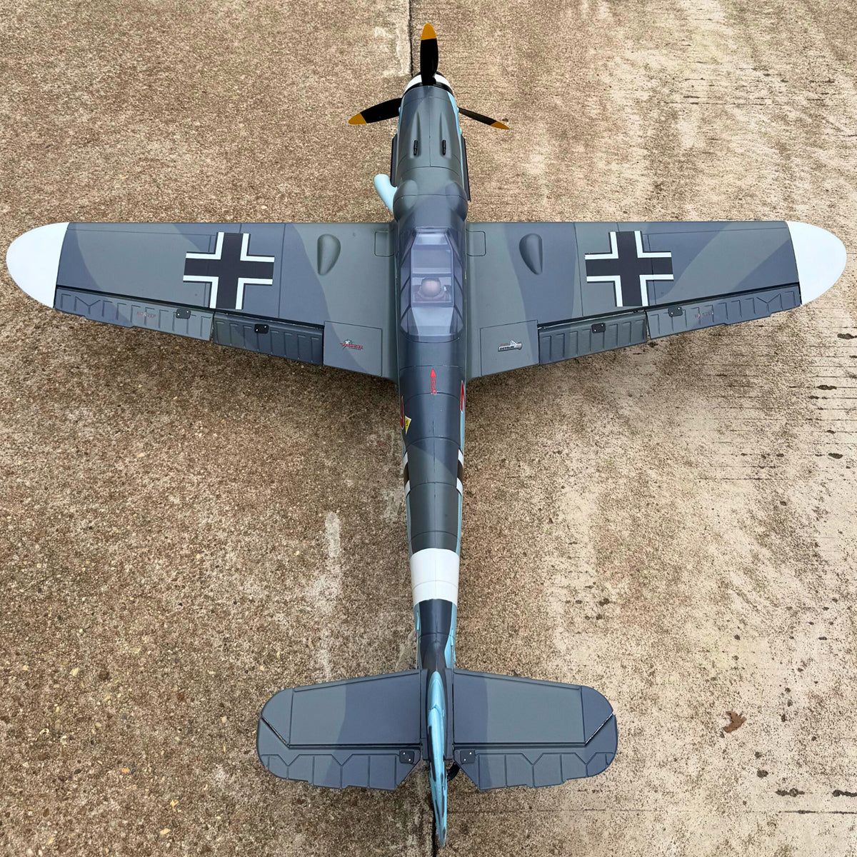 Avion de guerre télécommandé Dynam Messerschmitt BF-109 V2 4S 1300 mm avec volets